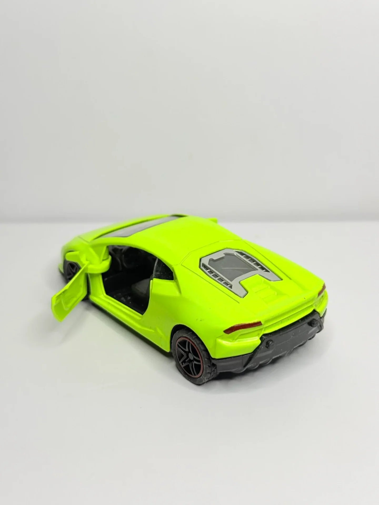 LAMBORGHINI