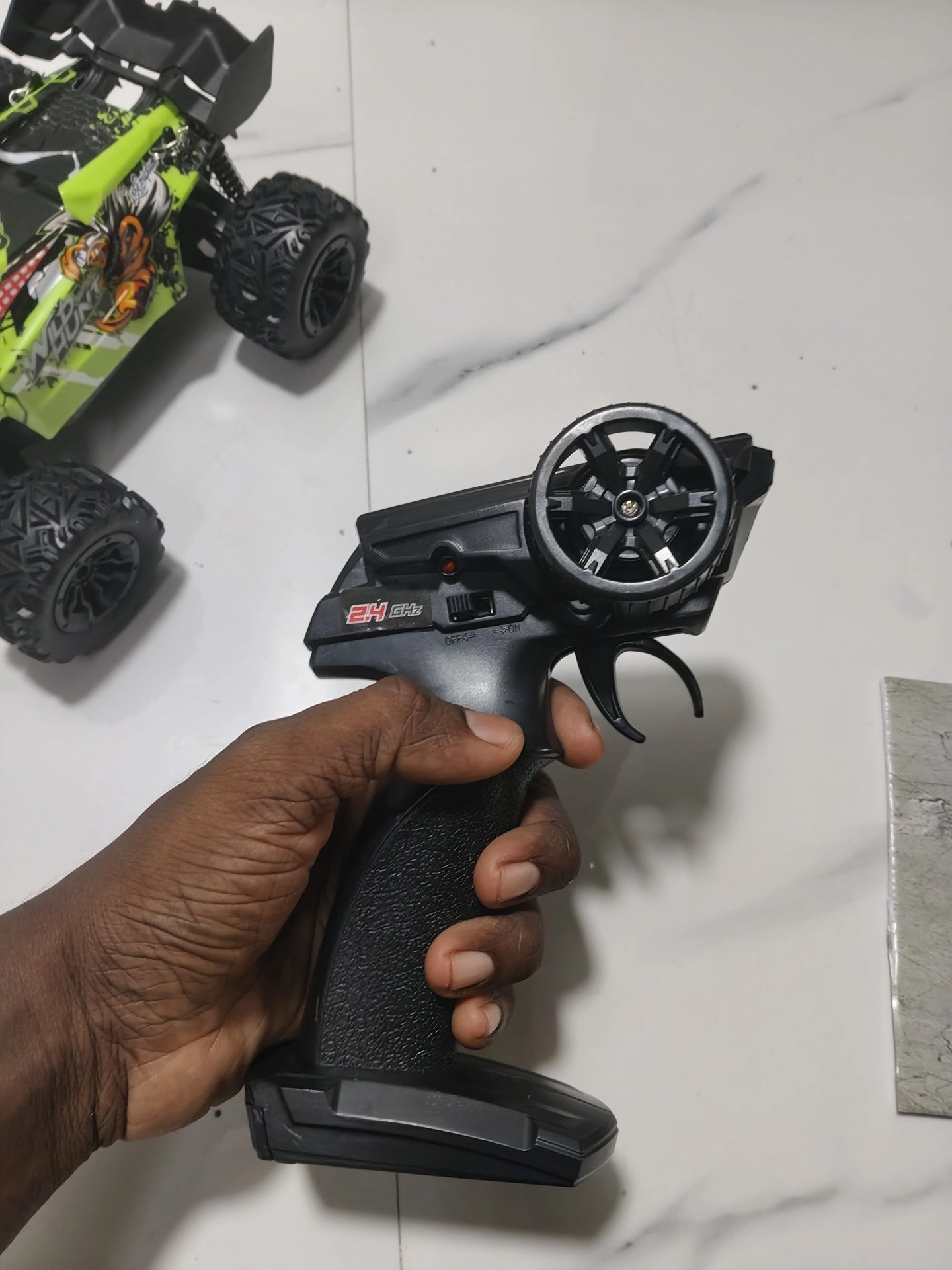 NO:14 MONSTER ENOZE REMOTE CAR