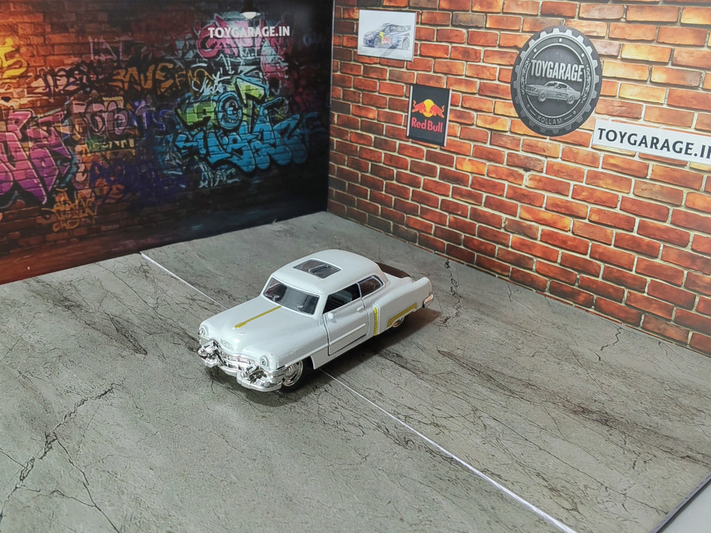 NO:20 1953 CADILLAC COUPE 1:43 SCALE