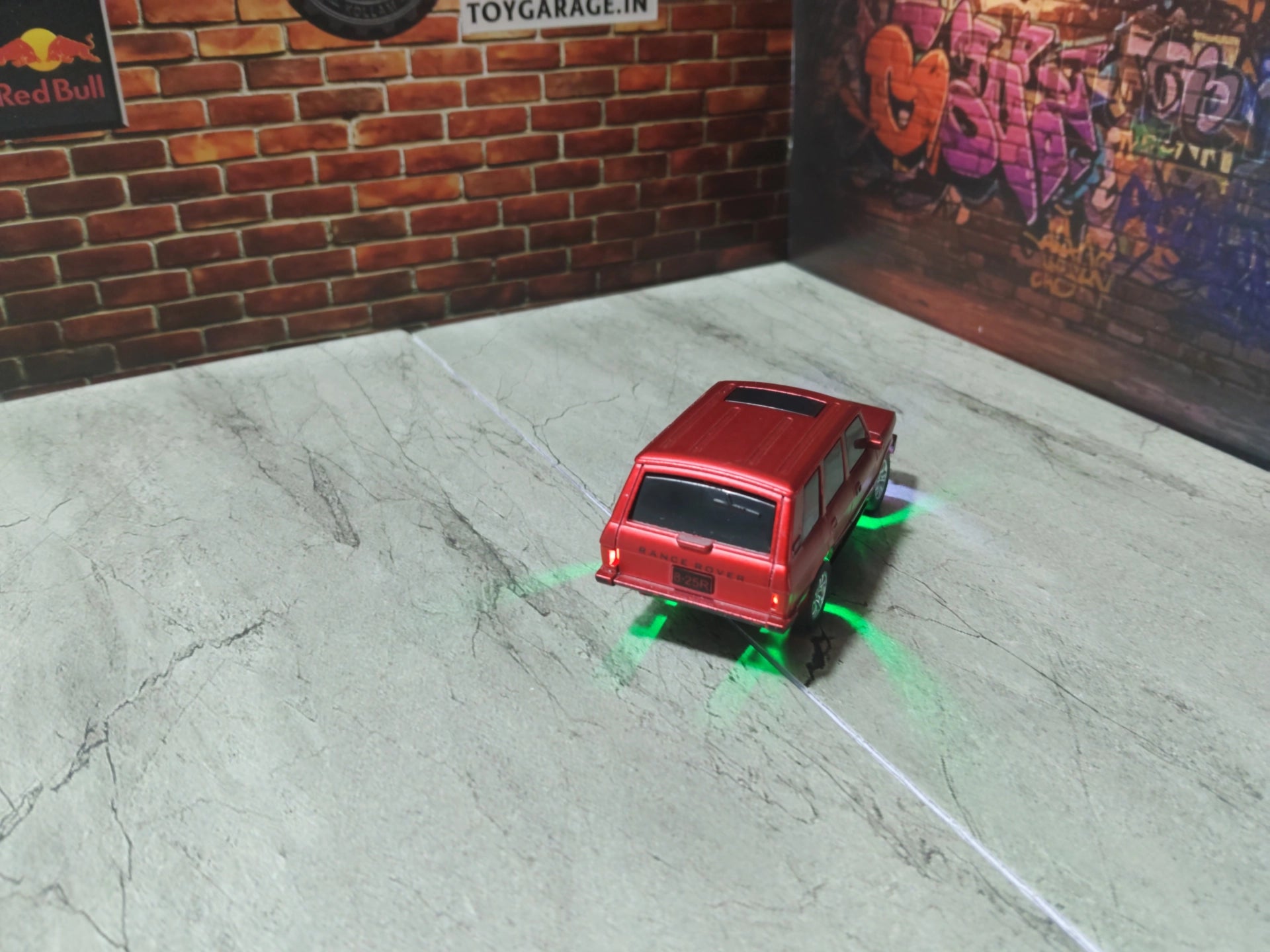NO:8 RANGE ROVER MINI RC 1: 64 SCALE