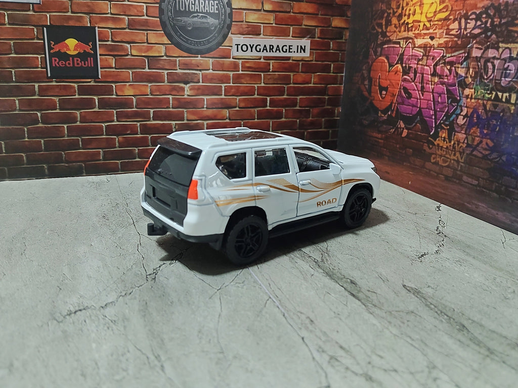 NO:5 PRADO 1:36 SCALE