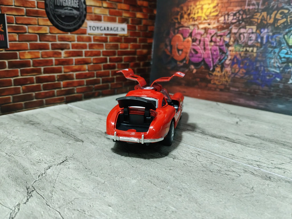 NO:32 BENZ SL 300 1:43 SCALE