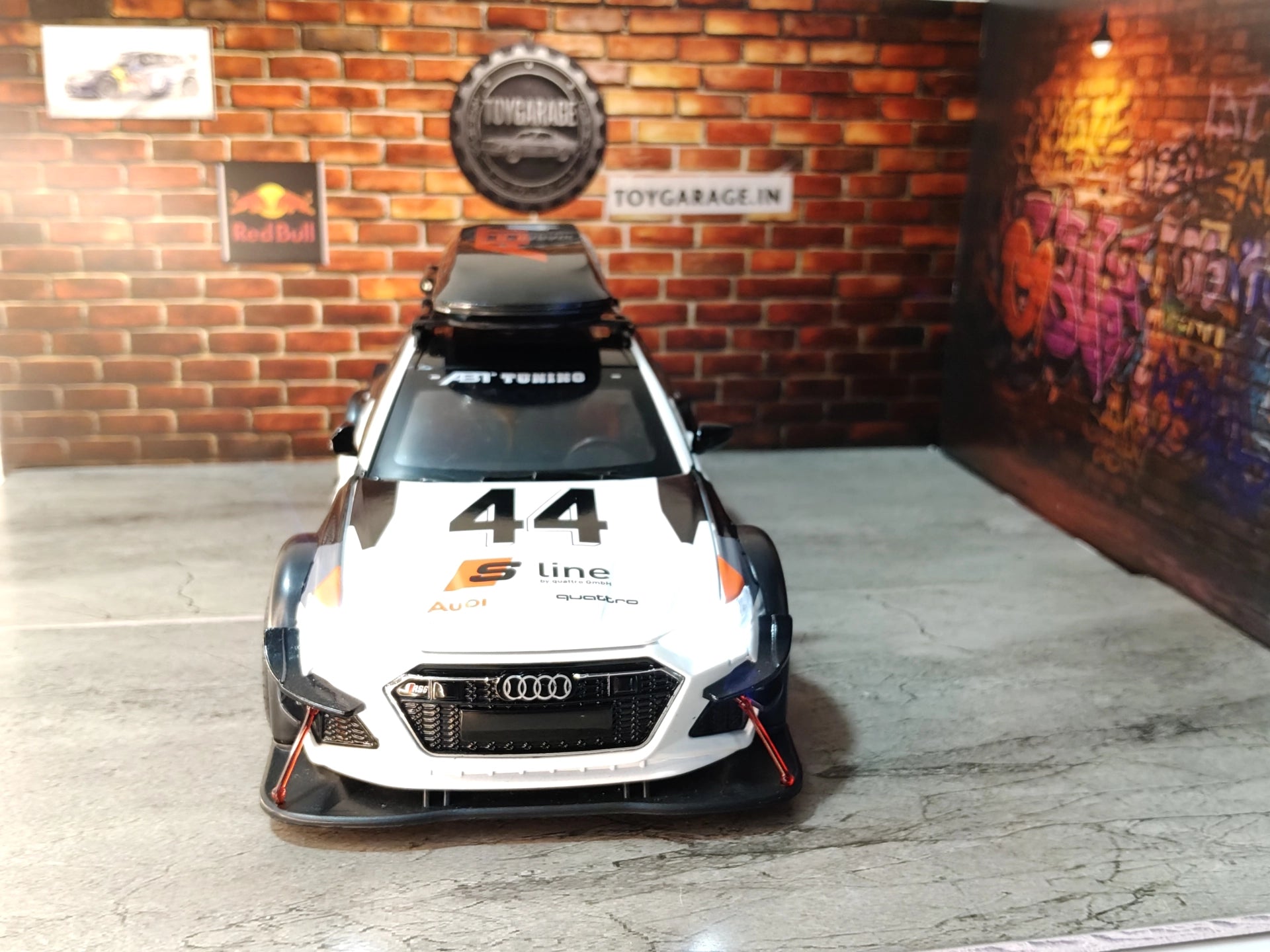 NO:4 AUDI RS6  1:24 SCALE