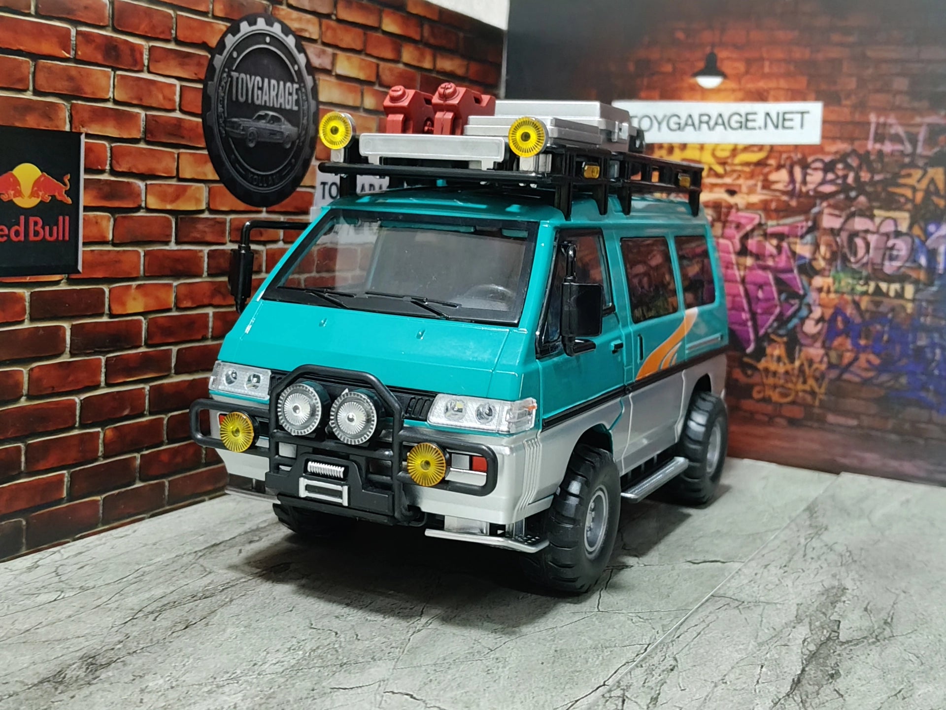 MITSUBISHI DELICA (24)