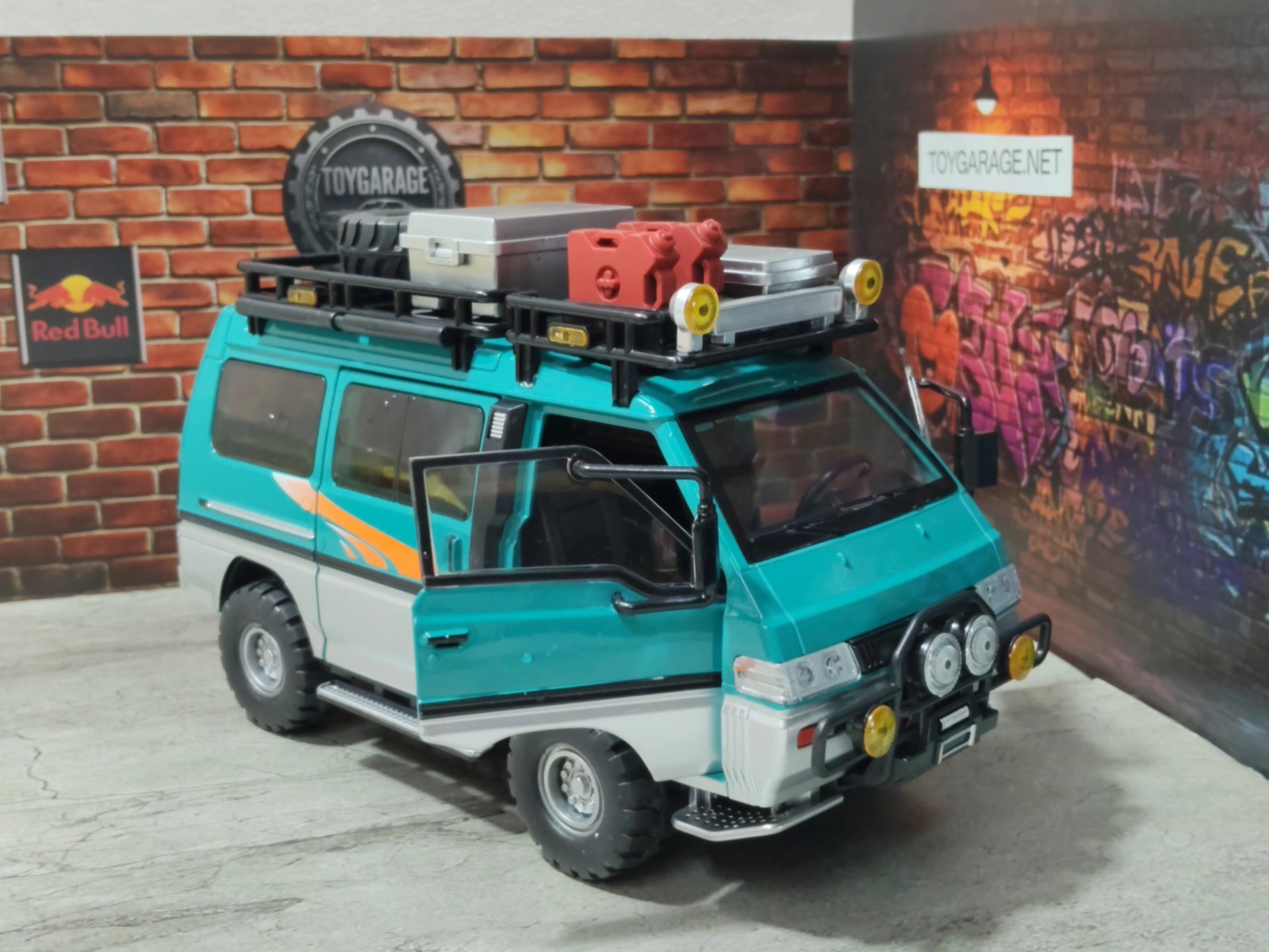 MITSUBISHI DELICA (24)