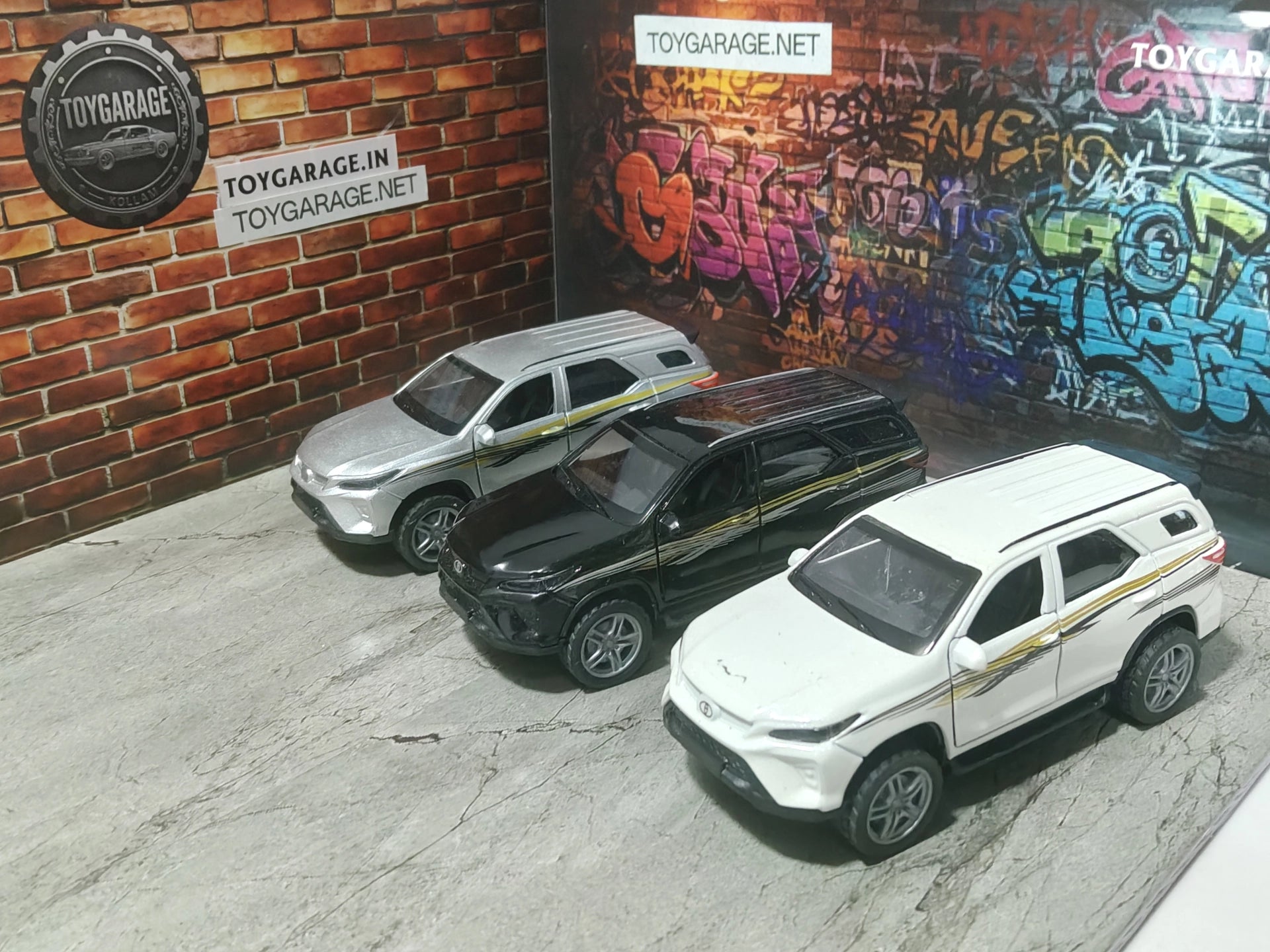 NO:6 FORTUNER LEGENDER TYPE 2 1:36 SCALE