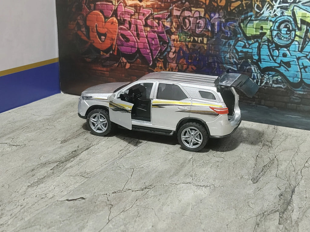 NO:6 FORTUNER LEGENDER TYPE 2 1:36 SCALE