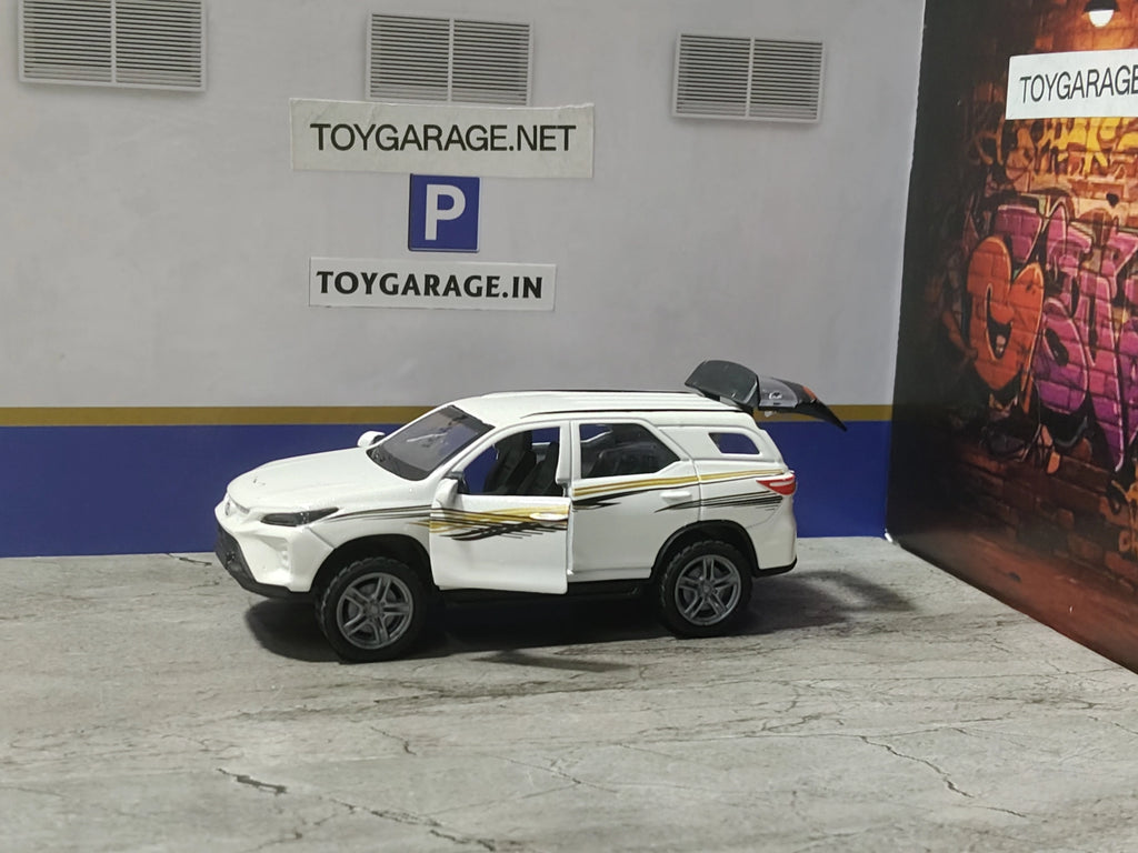NO:6 FORTUNER LEGENDER TYPE 2 1:36 SCALE