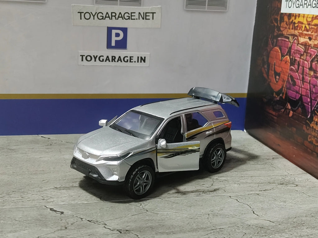 NO:6 FORTUNER LEGENDER TYPE 2 1:36 SCALE