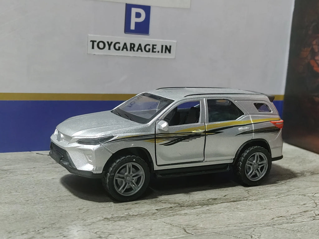 NO:6 FORTUNER LEGENDER TYPE 2 1:36 SCALE