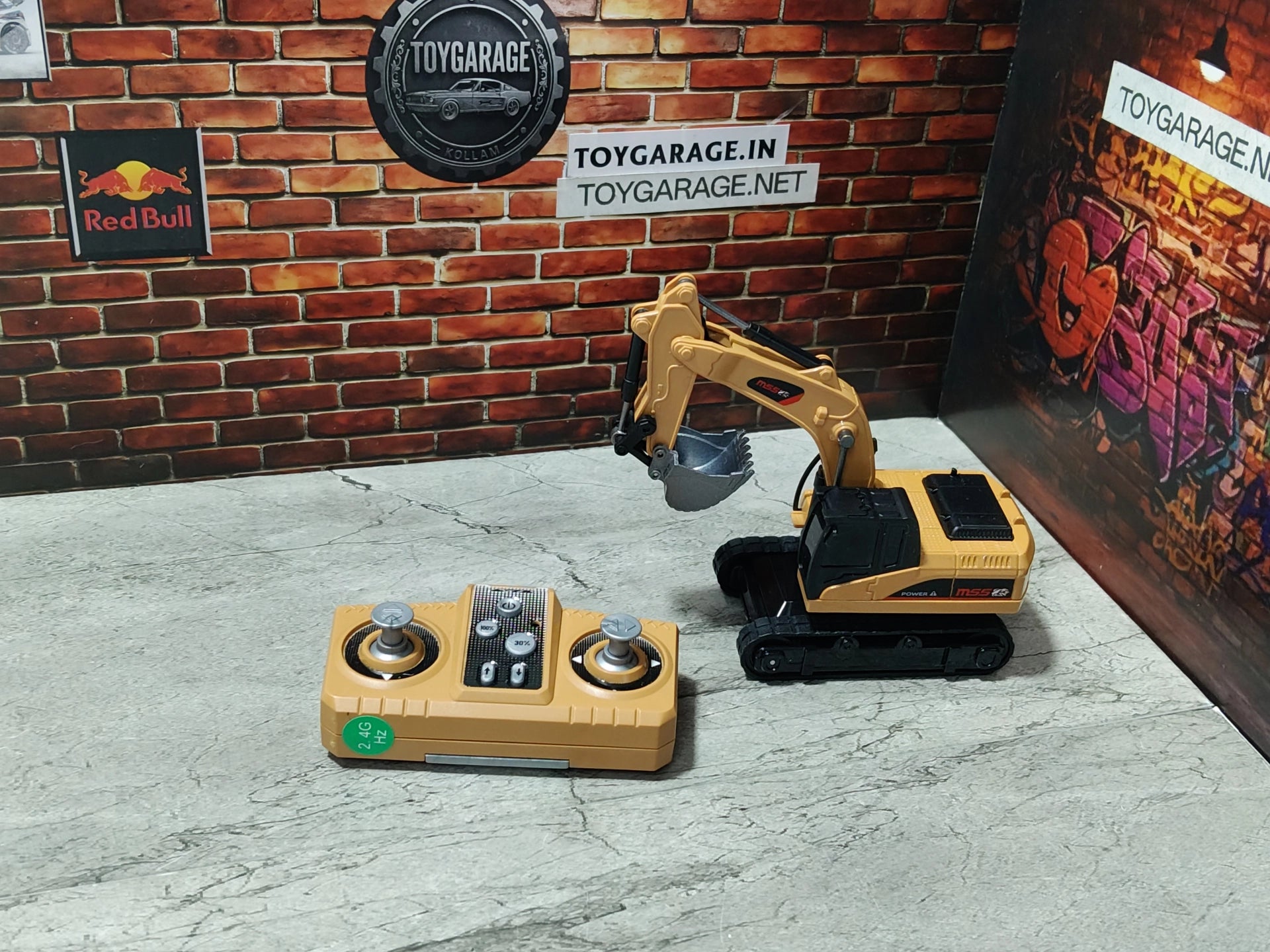 NO:6  EXCAVATOR MINI RC 1:64  SCALE