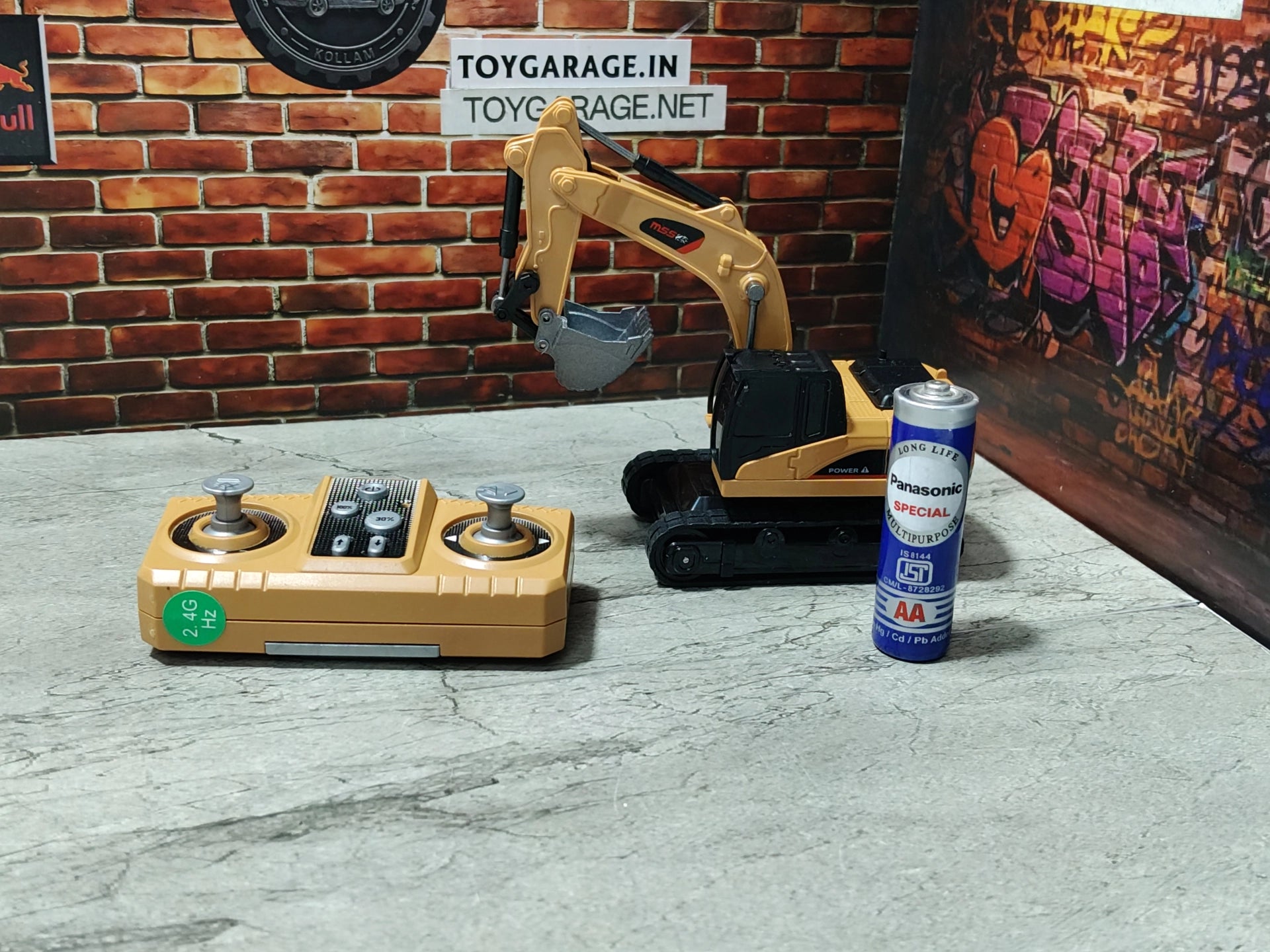 NO:6  EXCAVATOR MINI RC 1:64  SCALE