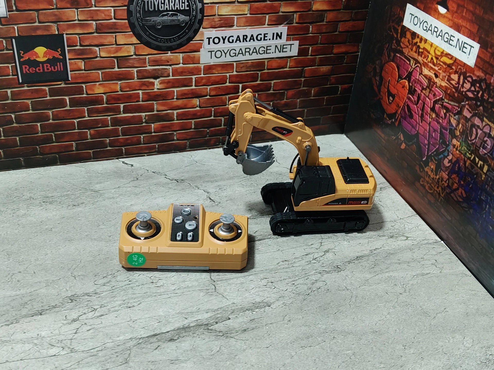 NO:6  EXCAVATOR MINI RC 1:64  SCALE