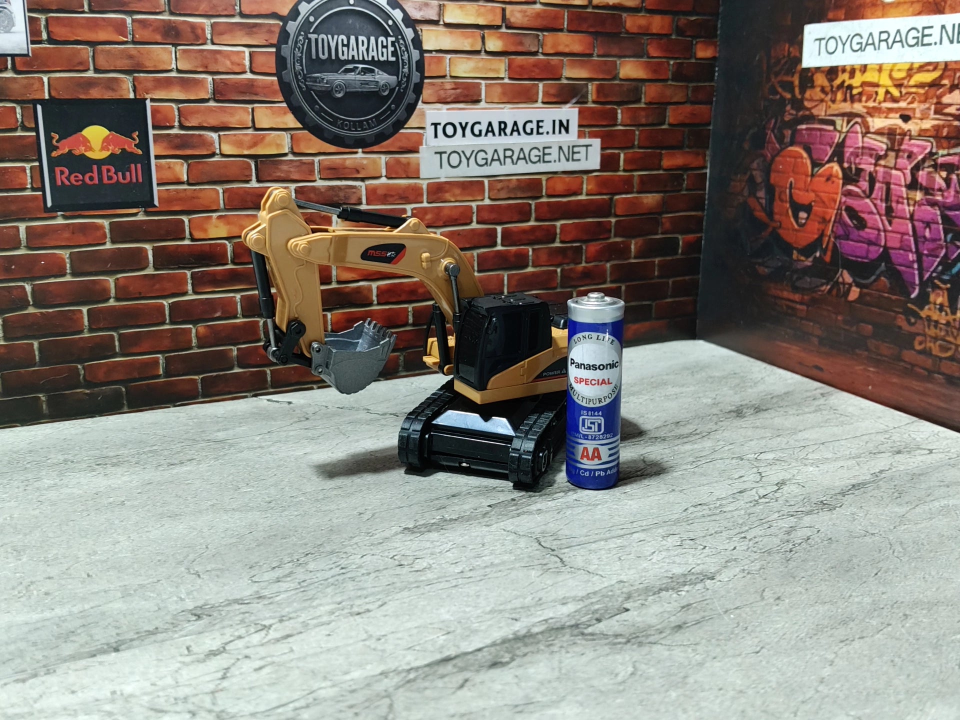 NO:6  EXCAVATOR MINI RC 1:64  SCALE