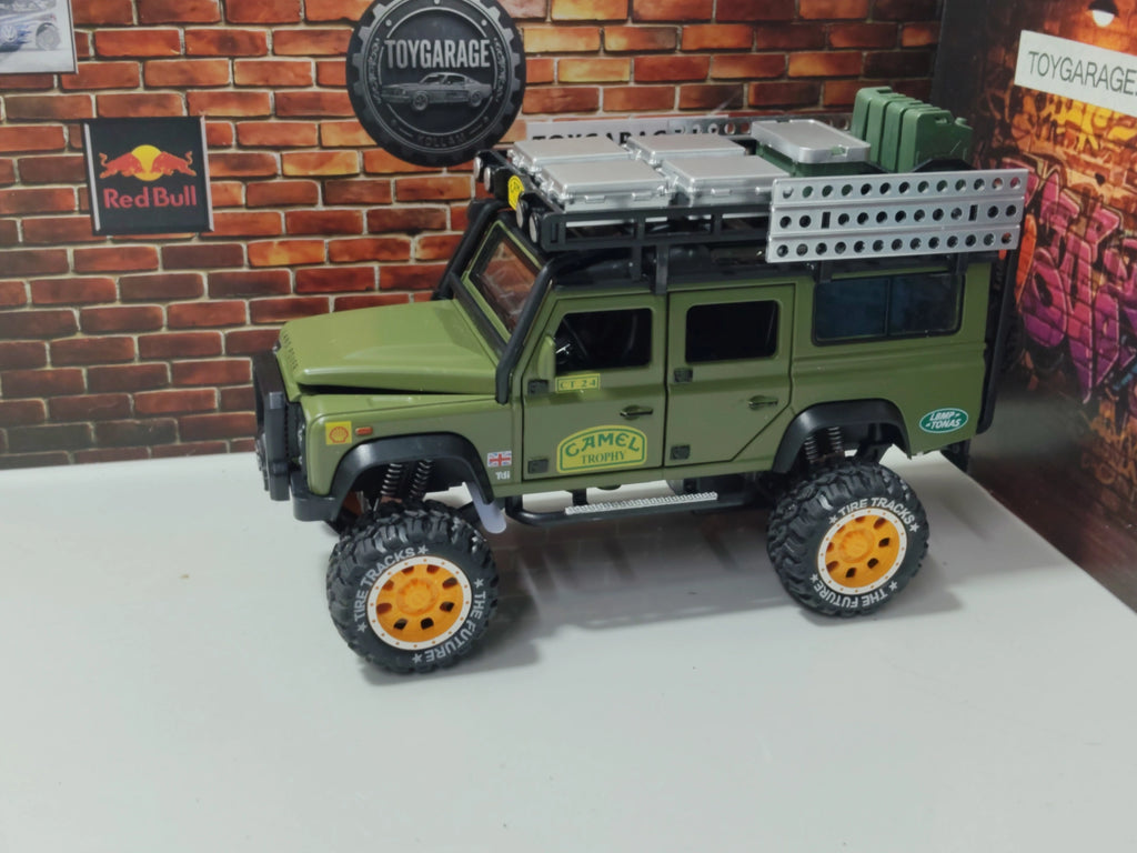 NO:10 LANDROVER DEFENDER CAMEL TROPHY 1:24 SCALE