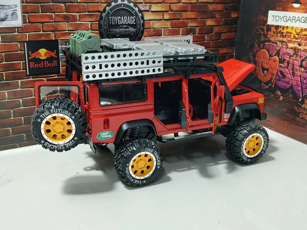 NO:10 LANDROVER DEFENDER CAMEL TROPHY 1:24 SCALE