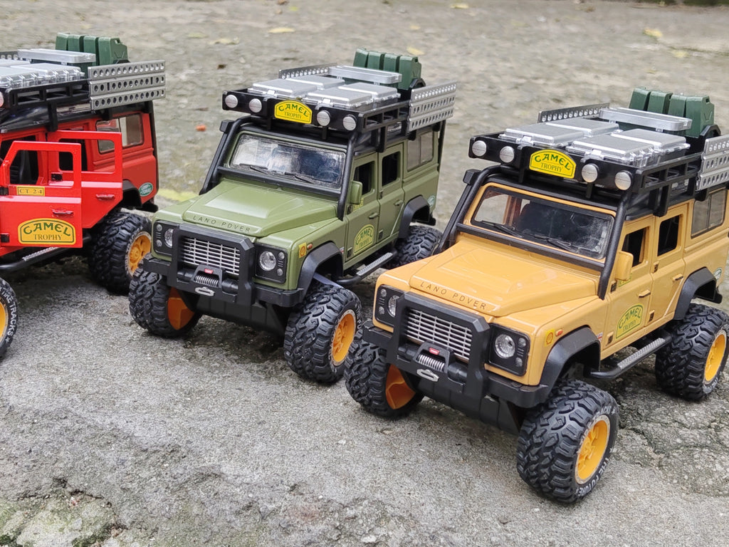 NO:10 LANDROVER DEFENDER CAMEL TROPHY 1:24 SCALE