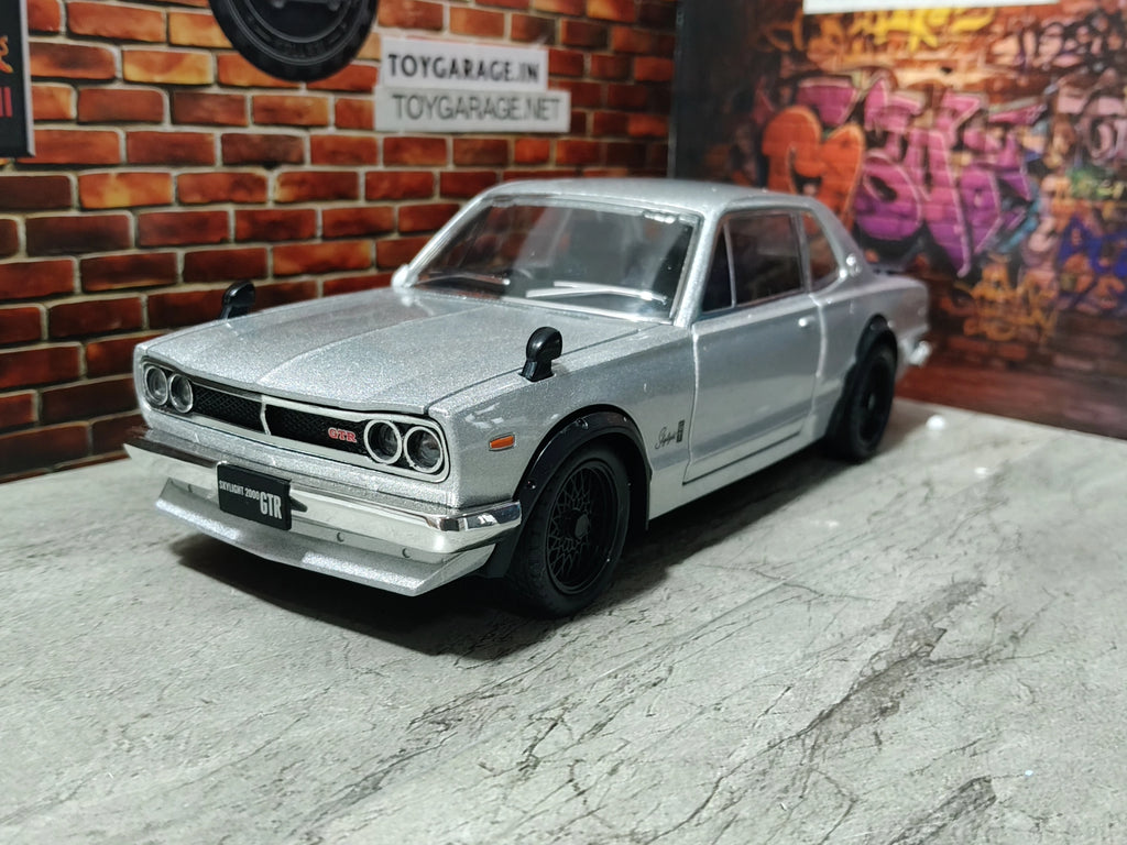 NO:15 NISSAN SKYLINE 2000GT R (KPGC10) 1:24 SCALE