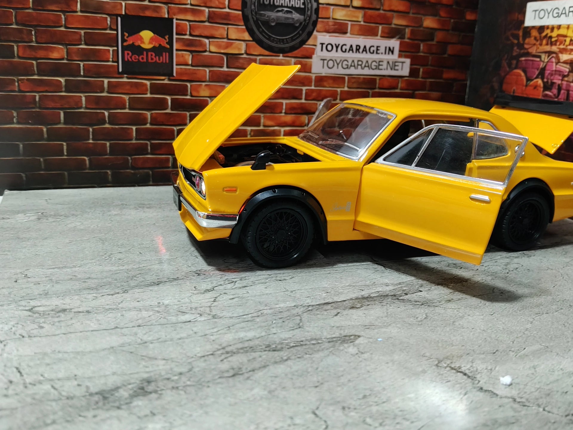 NO:15 NISSAN SKYLINE 2000GT R (KPGC10) 1:24 SCALE