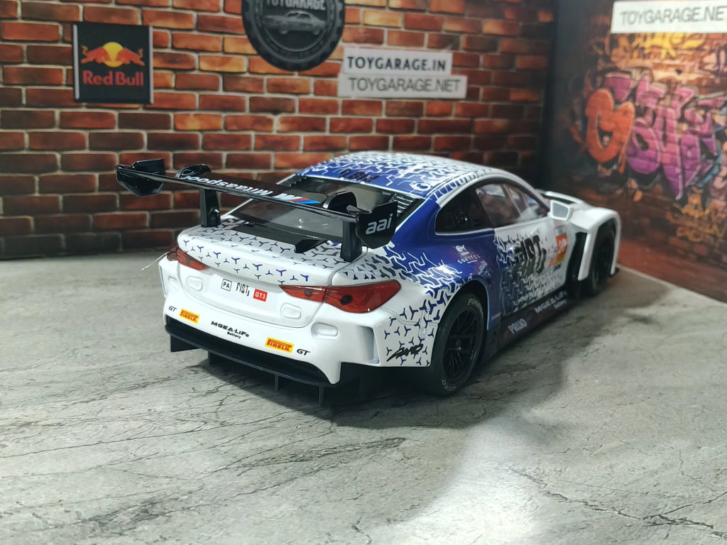 NO:9 BMW M4 GT3 1:24 SCALE