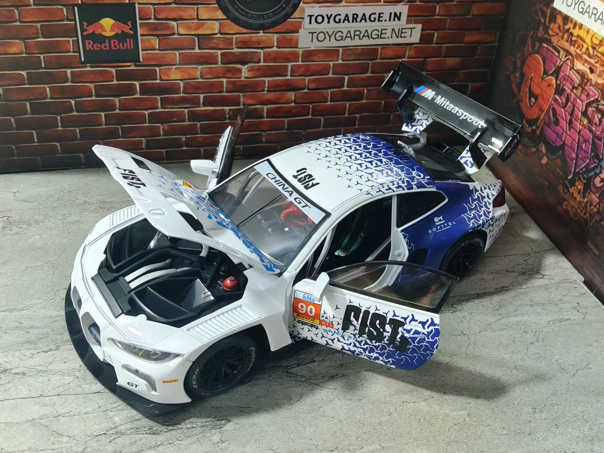 NO:9 BMW M4 GT3 1:24 SCALE
