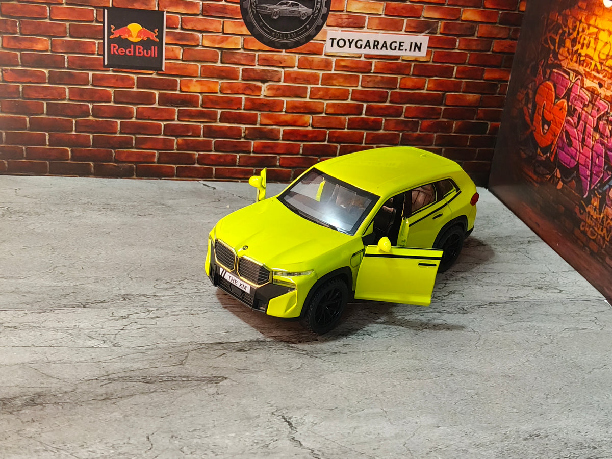 NO:17 BMW XM ZXY 1:32 SCALE