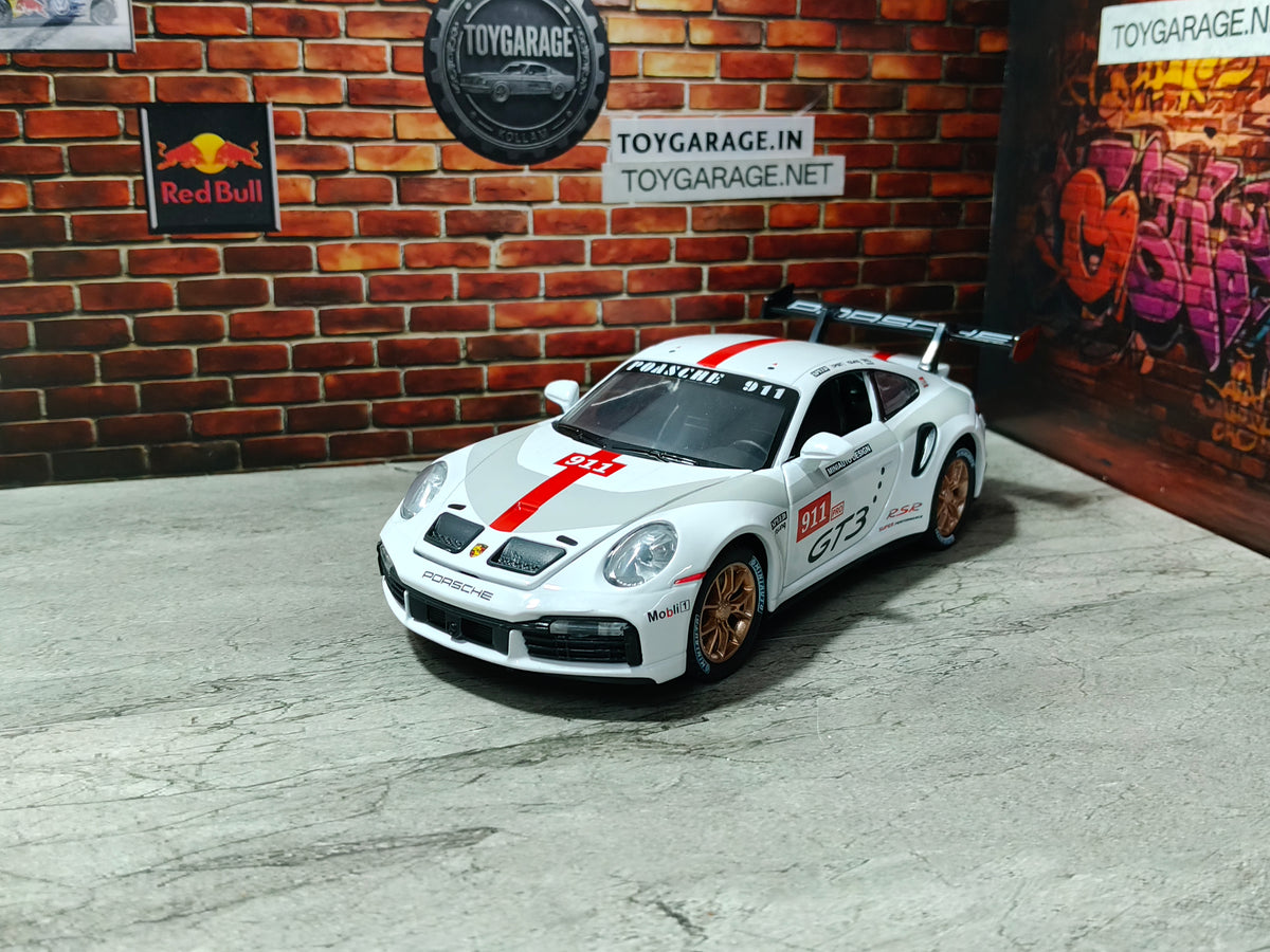 NO:4 PORSCHE 911 GT3 RSR RALLY 1:32 SCALE