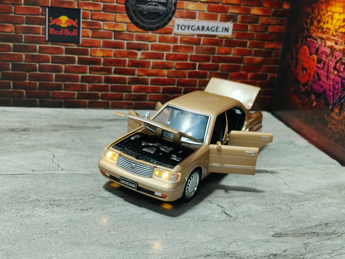 NO:18 TOYOTA CROWN 1:32 SCALE
