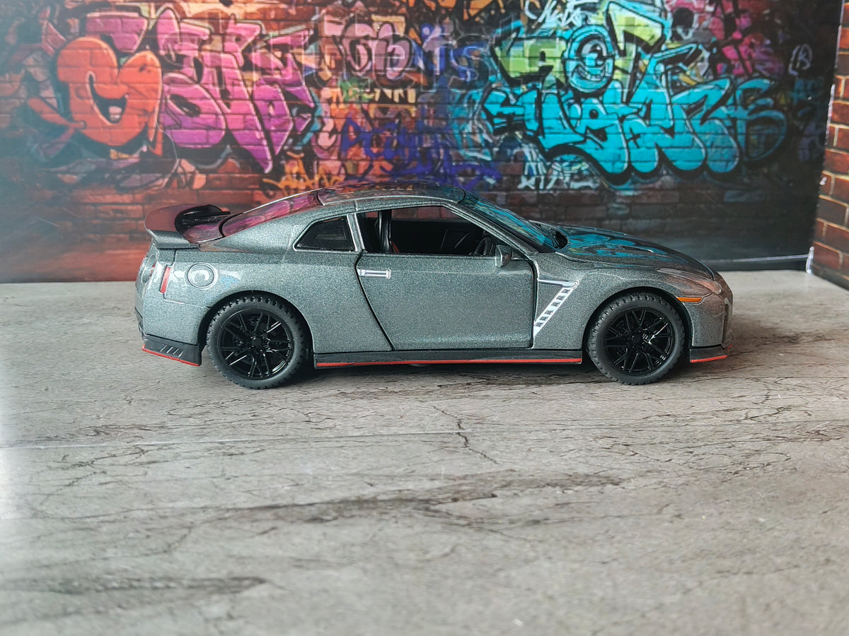 NO:30 NISSAN GTR R35 1:32 SCALE