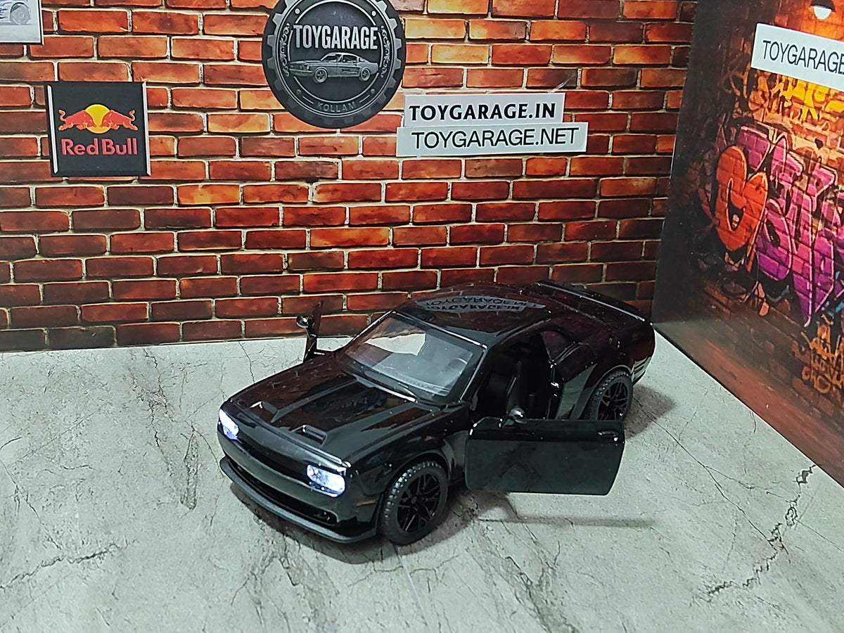 NO:13 DODGE CHALLENGER 2XY 1:32 SCALE
