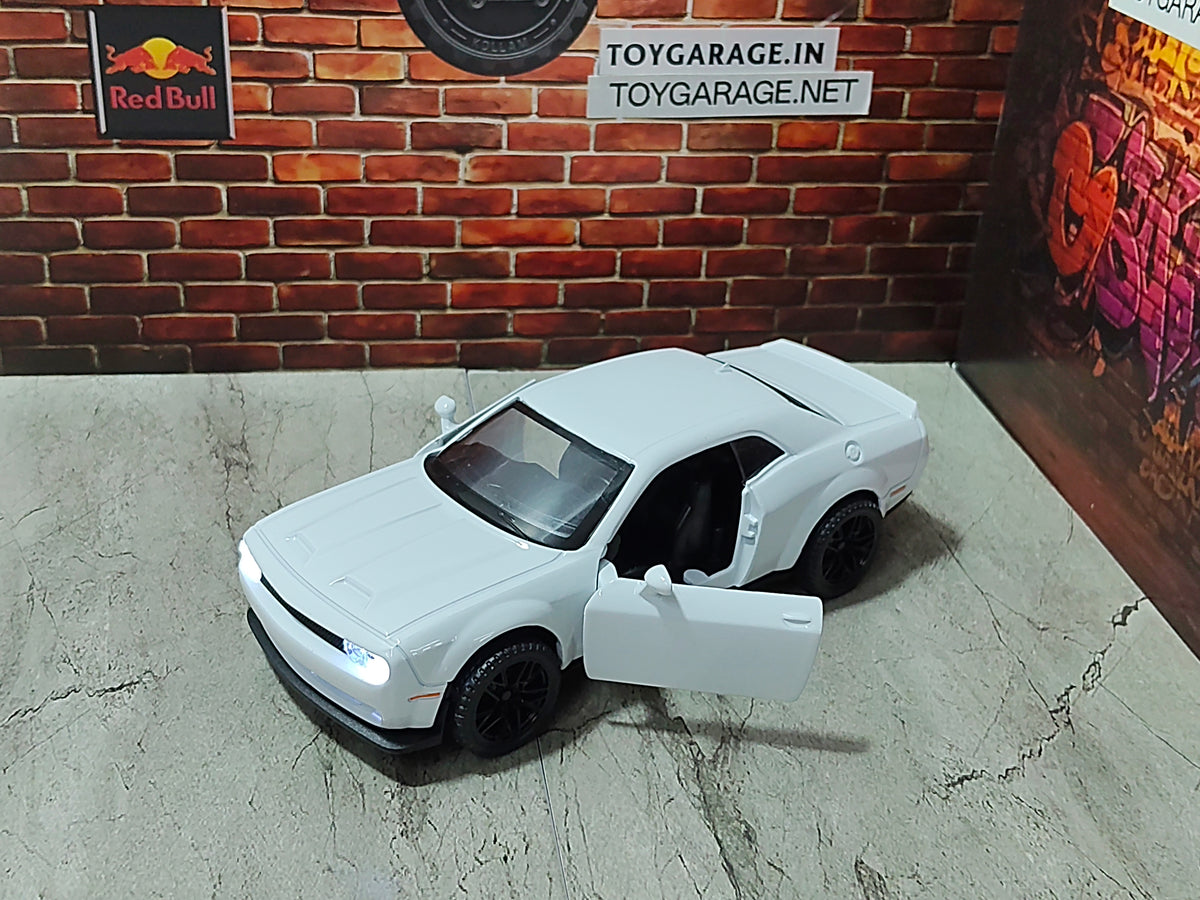 NO:13 DODGE CHALLENGER 2XY 1:32 SCALE