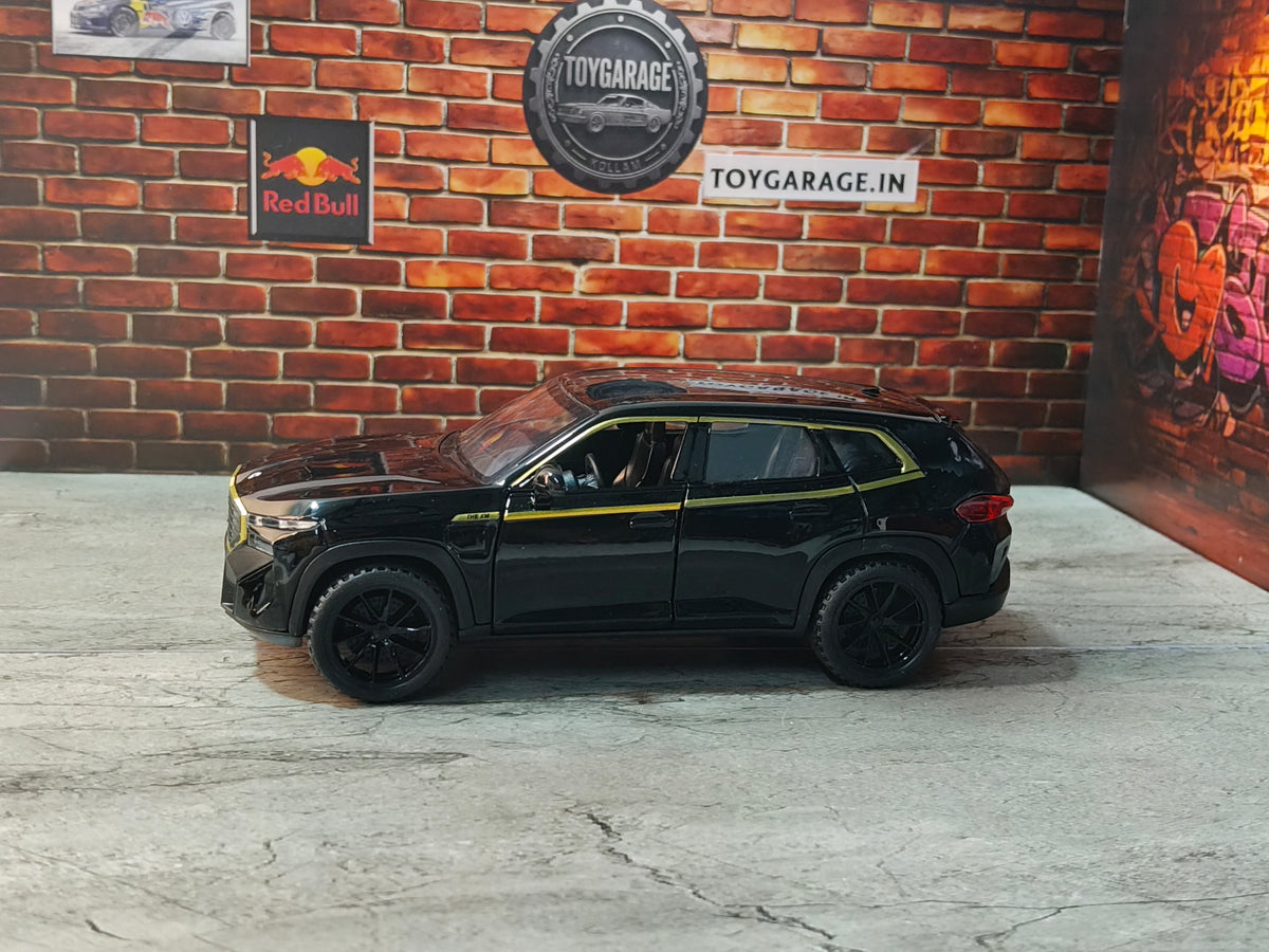 NO:17 BMW XM ZXY 1:32 SCALE