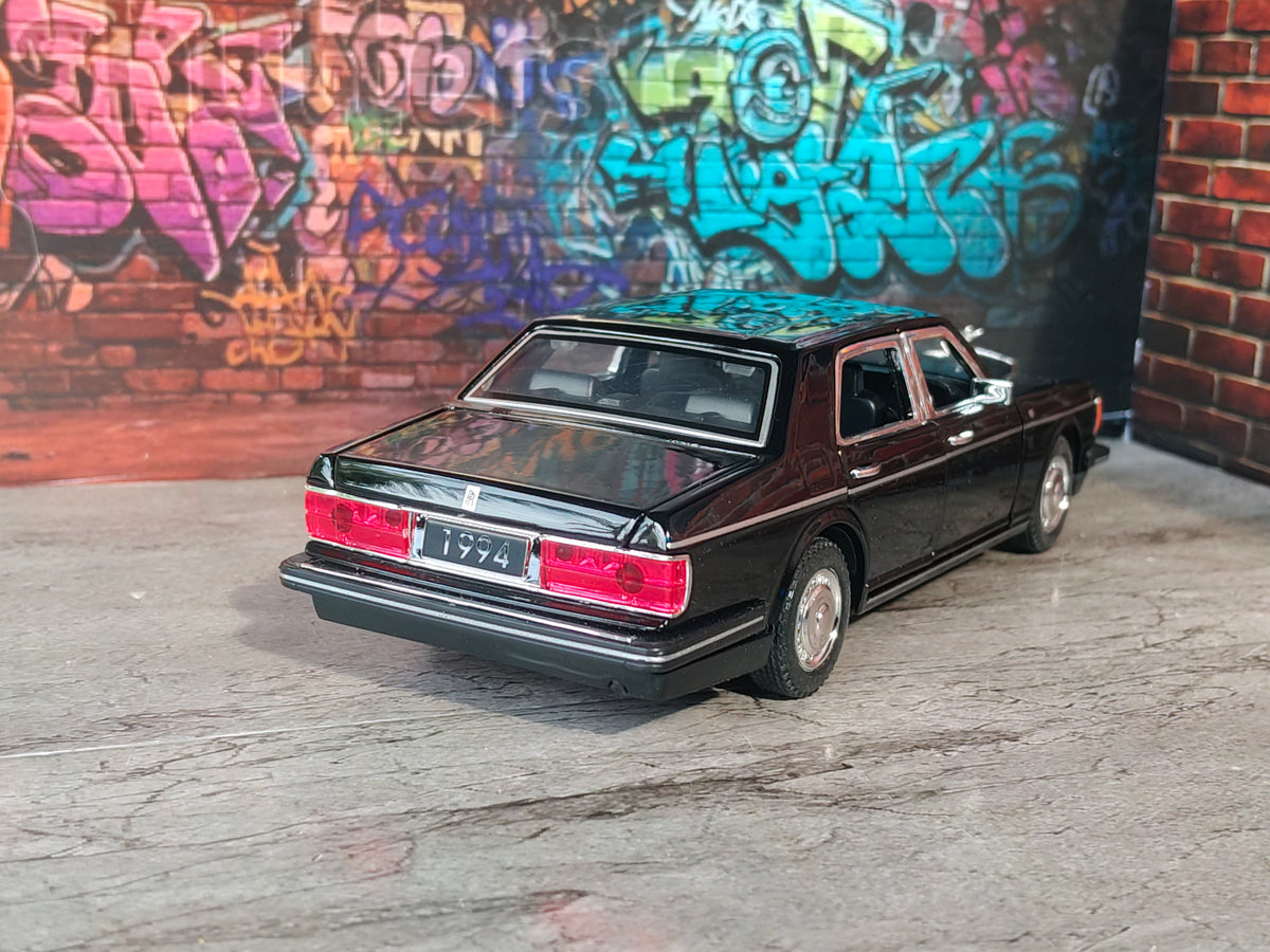 NO:22 ROLLS ROYCE SILVER SPUR 1:32 SCALE