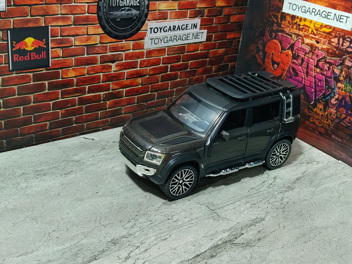 NO:10 DEFENDER 4X 1:32 SCALE