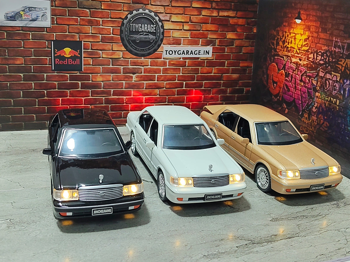 NO:18 TOYOTA CROWN 1:32 SCALE