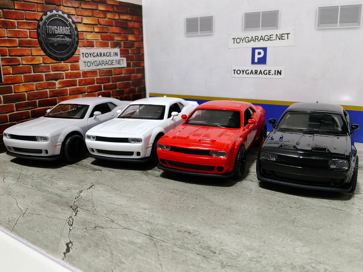 NO:13 DODGE CHALLENGER 2XY 1:32 SCALE