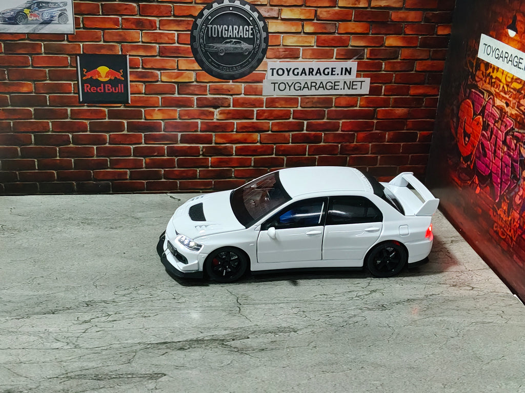 NO:15 MITSUBISHI LANCER EVOLUTION 1:32 SCALE
