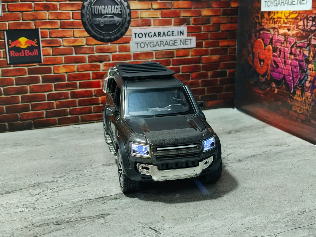 NO:10 DEFENDER 4X 1:32 SCALE