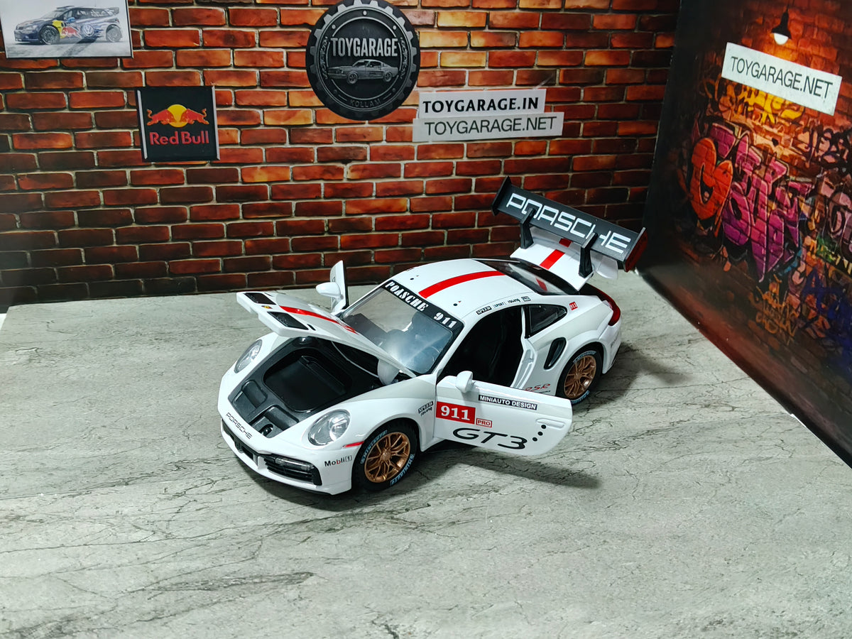 NO:4 PORSCHE 911 GT3 RSR RALLY 1:32 SCALE
