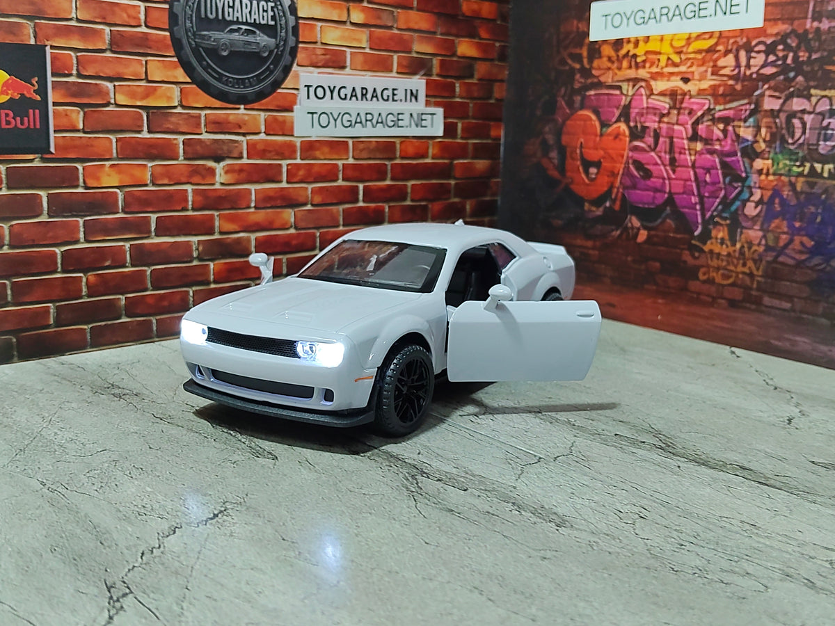NO:13 DODGE CHALLENGER 2XY 1:32 SCALE
