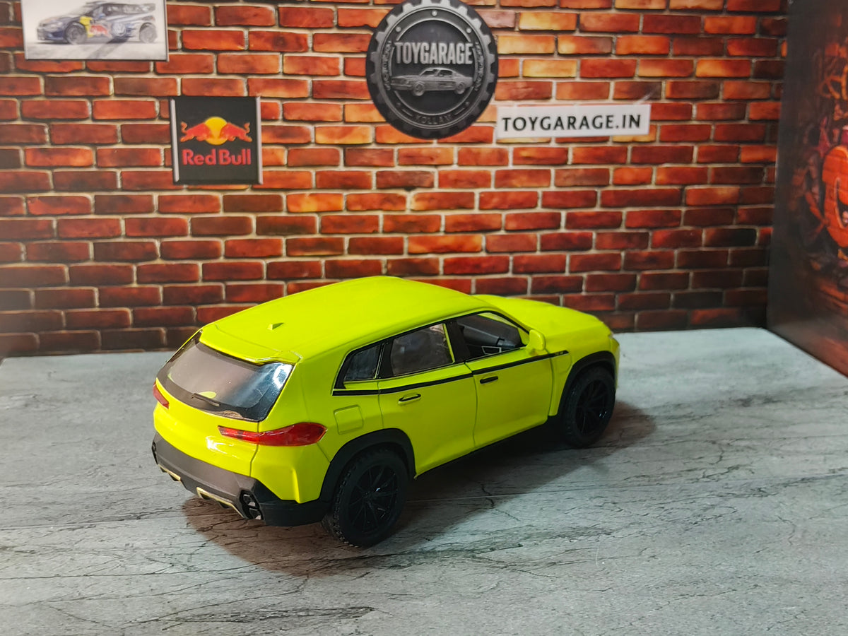 NO:17 BMW XM ZXY 1:32 SCALE